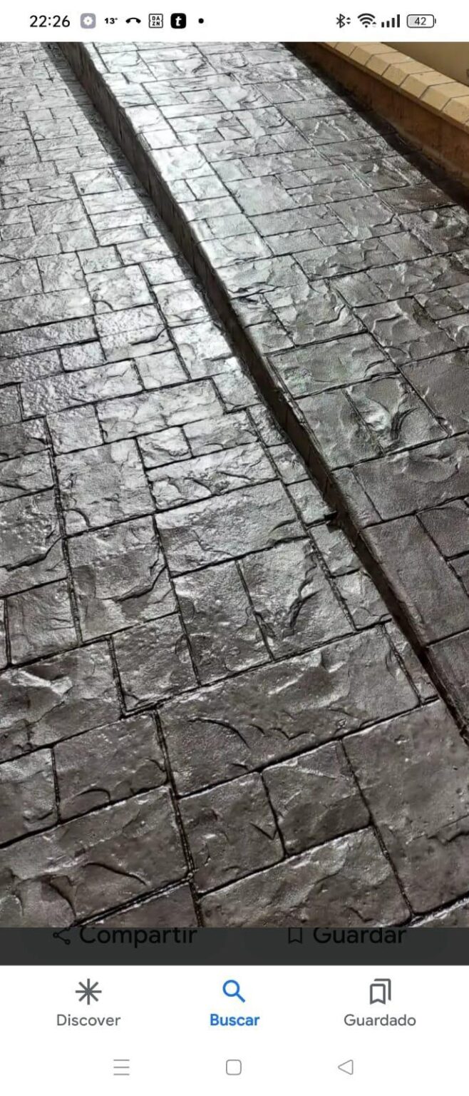 Aplicación de tratamientos antideslizantes para suelos de hormigón en A Coruña
